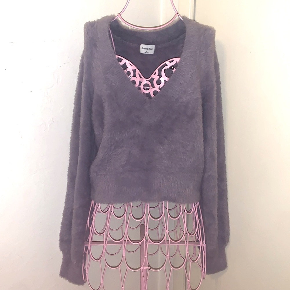 Like New Sunday Best Gray Vneck Sweater SNH 02-03-3591-K082-FA22- Medium